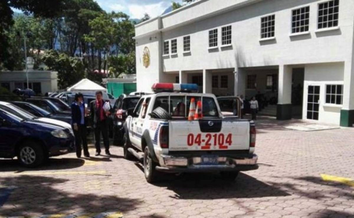 Realizan dos investigaciones cercanas al presidente Salvador Sánchez Cerén