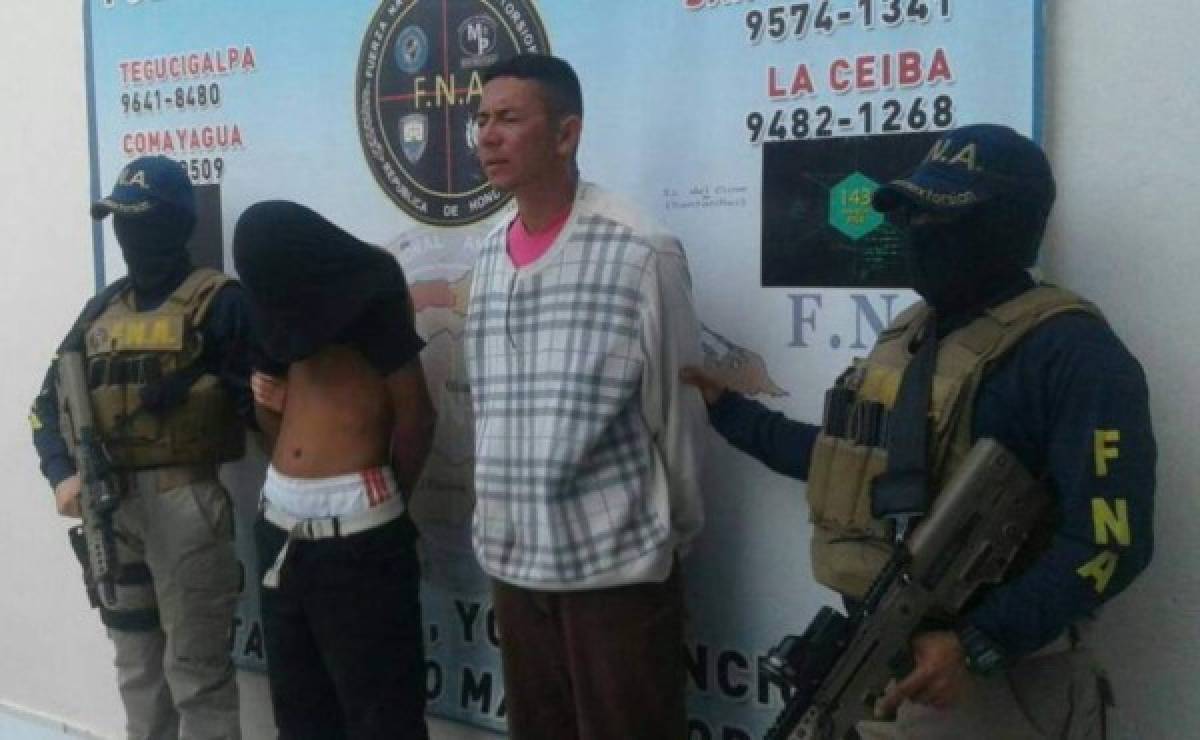 Capturan a dos pandilleros de la 18 que cobraban extorsión en la capital