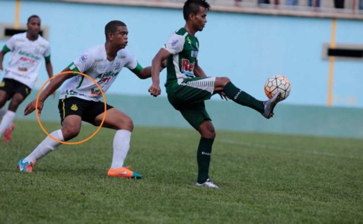 Hasta en las burocráticas de Tegucigalpa juegan con uniformes propios