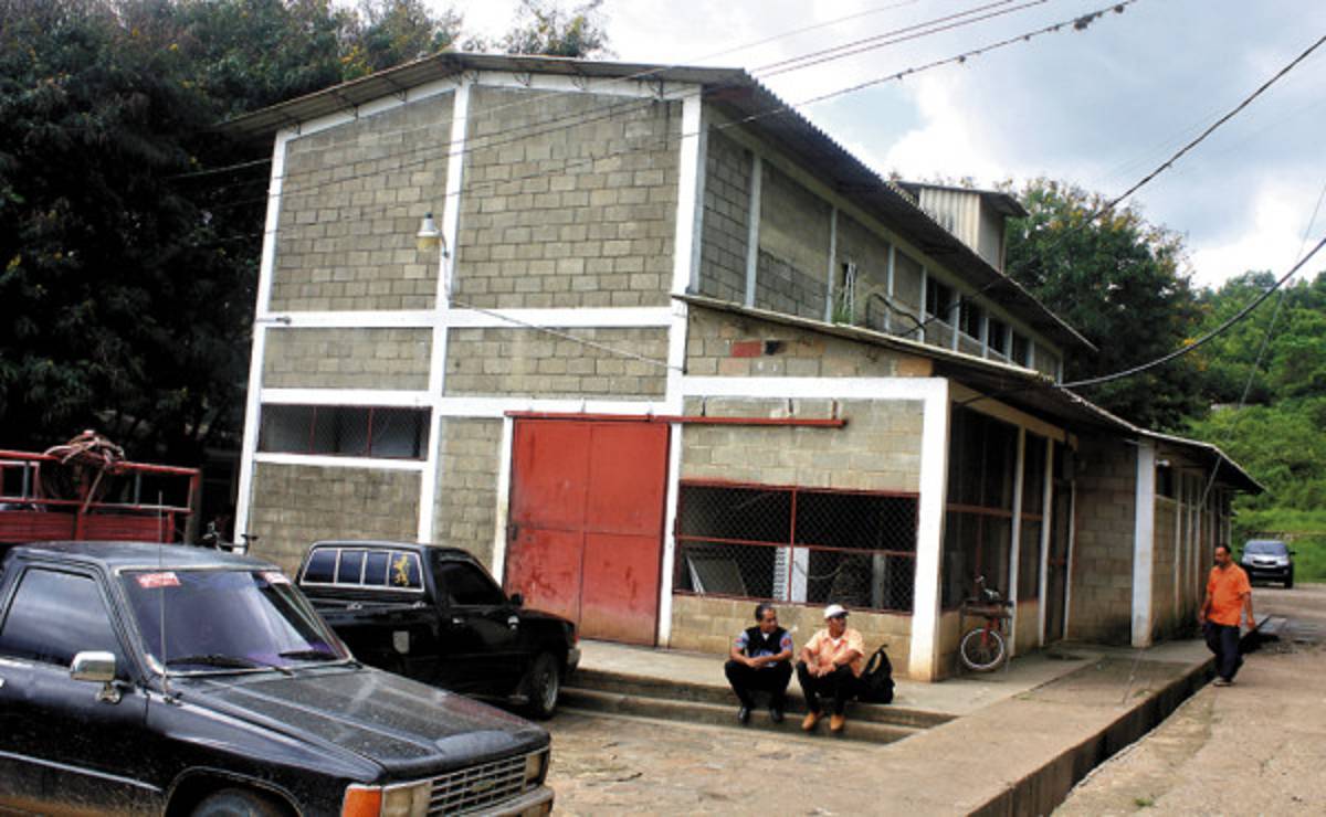 Concesionan administración del rastro municipal