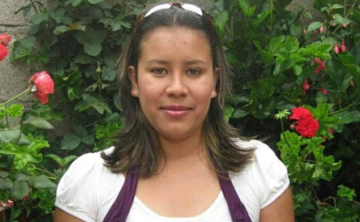 Karen Lizeth Requeno estaba junto a sus dos hijos cuando su expareja le disparó en el pecho.