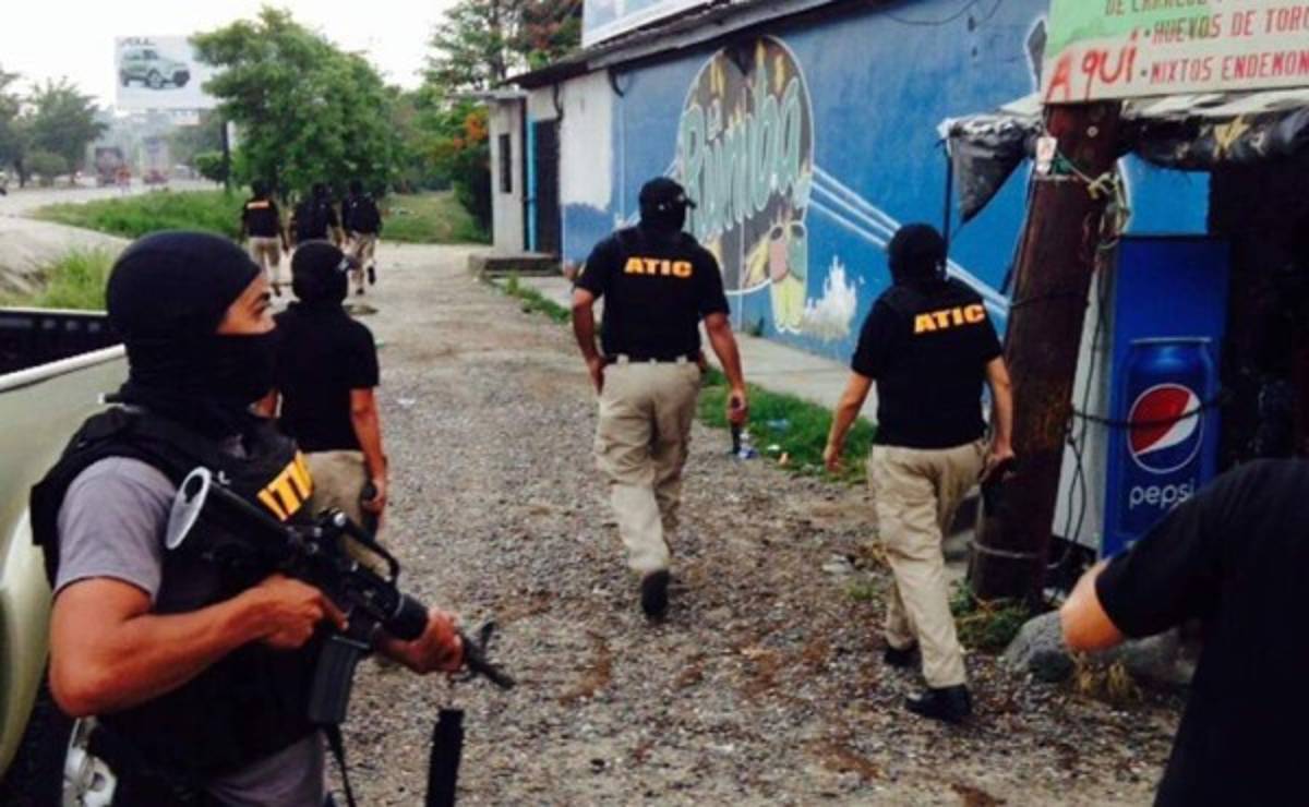 Caen nueve miembros de la banda de 'La Rumba'