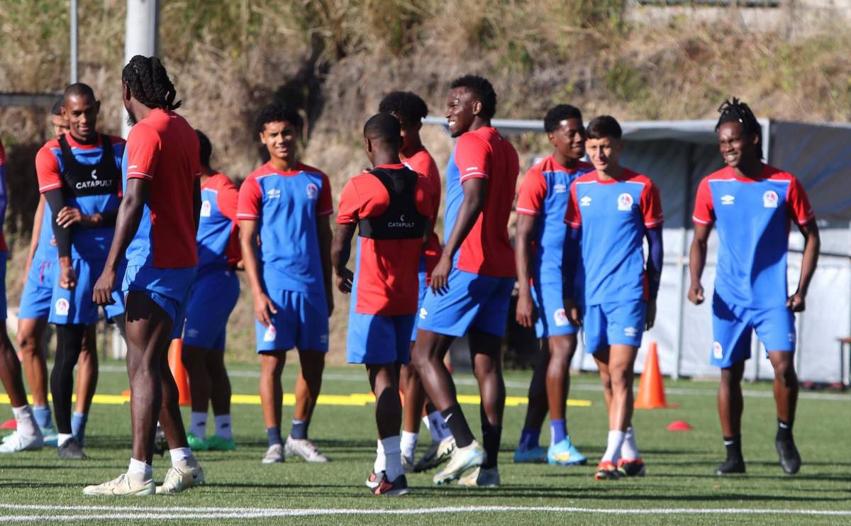 Jugador entrena solo y nuevas caras; la última práctica de Olimpia para debut en el Clausura