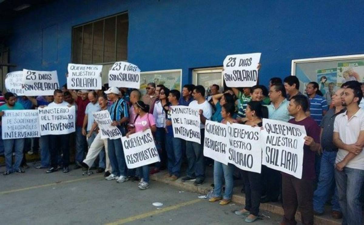 Protesta de empleados de diario Tiempo