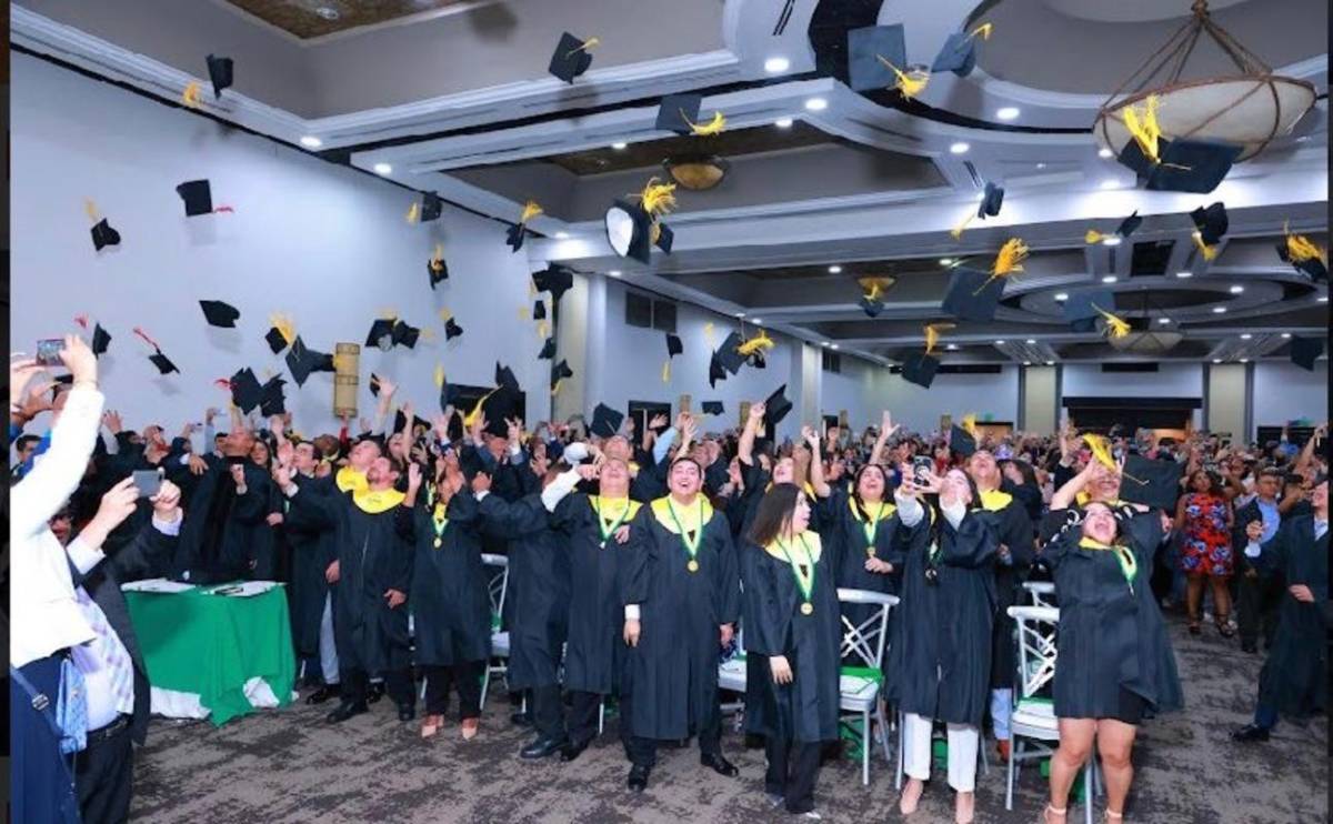 UTH Tegucigalpa celebra la XXXI Graduación: logros académicos y reconocimientos