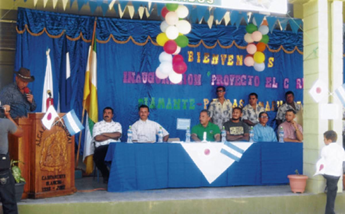 Instalan energía eléctrica en aldeas de Campamento