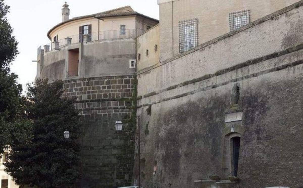 El Vaticano acusa al exdirector de su banco de malversación