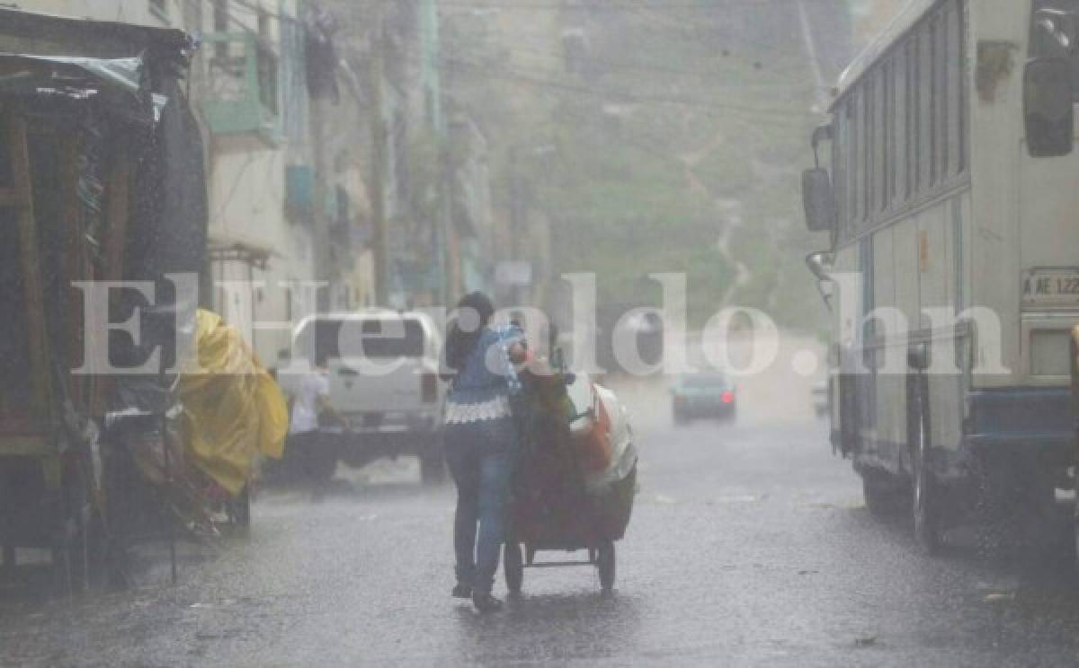 Fuertes lluvias azotan la capital de Honduras este domingo