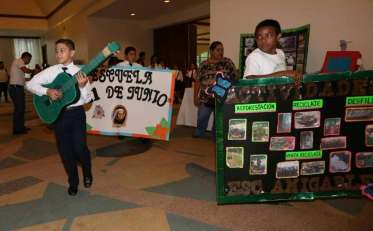 Escuela Esteban Mendoza gana primer lugar en Escuelas Amigables con el Ambiente