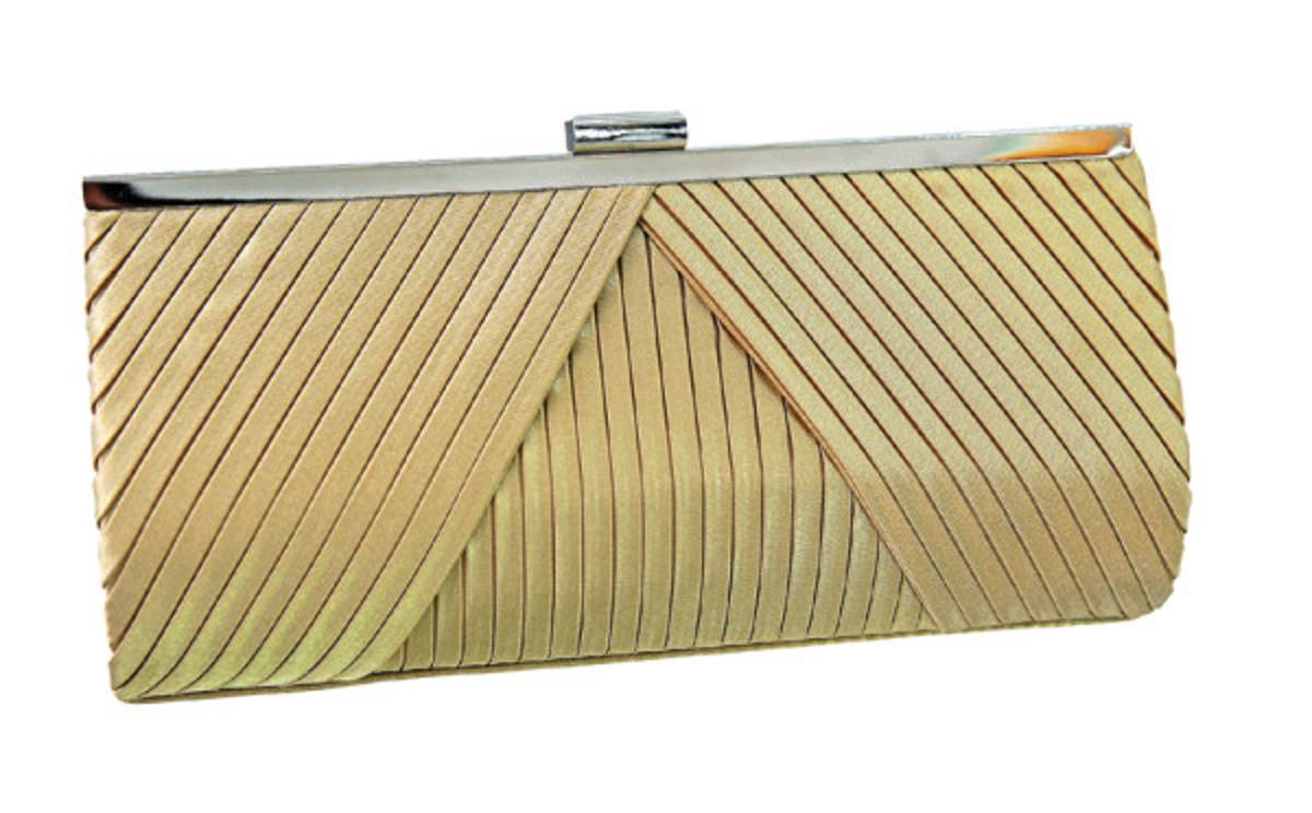 El clutch, sobrio y elegante accesorio
