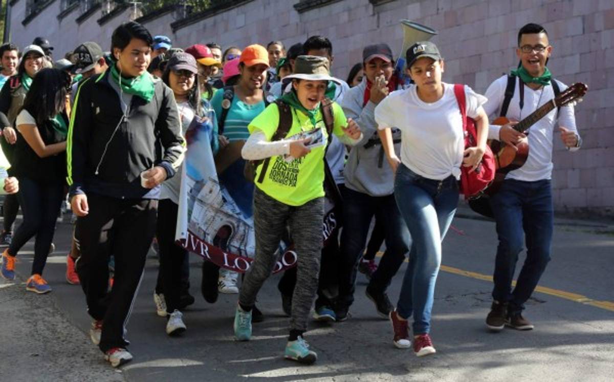 Los hijos más jóvenes de la Madre de Jesús llegaron a venerarle