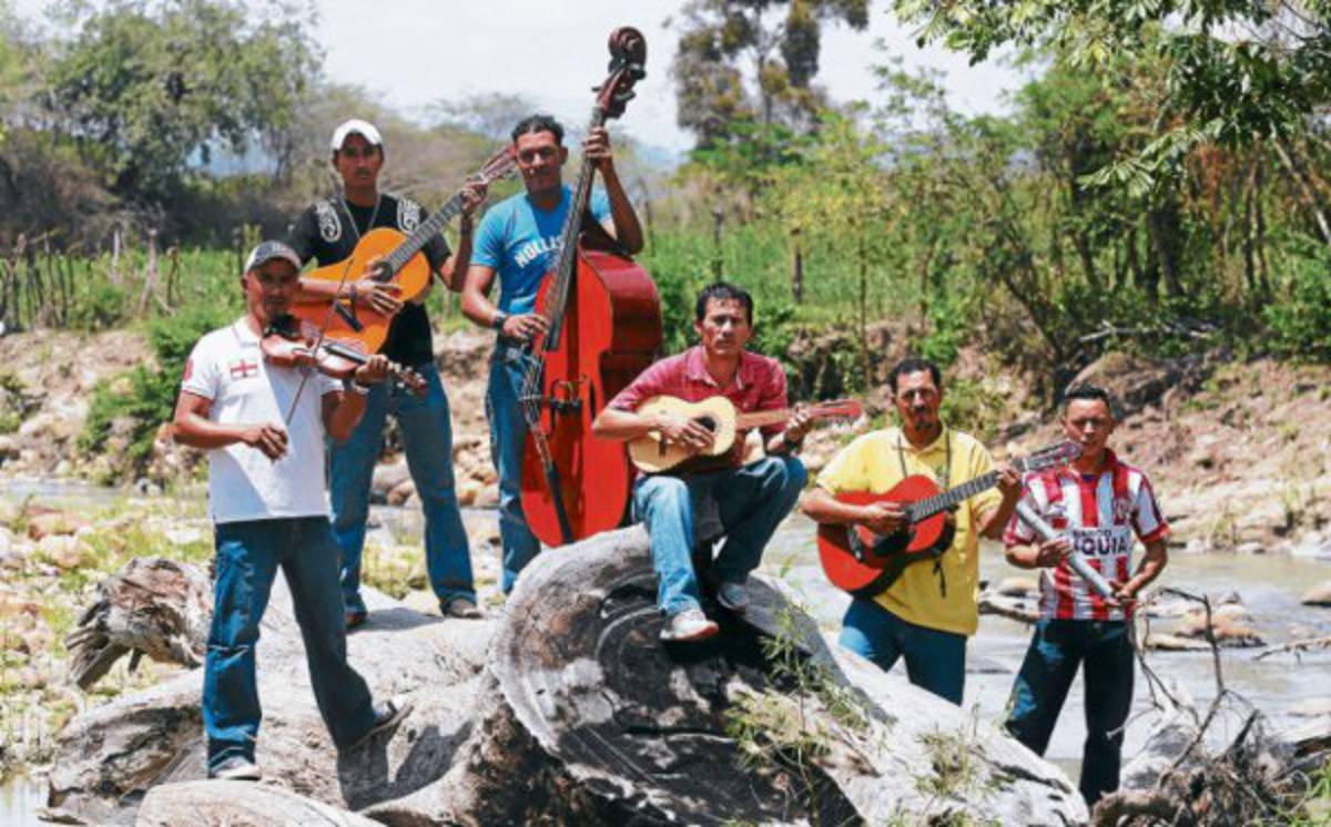 Los Chicanos, supertitanes de las cuerdas