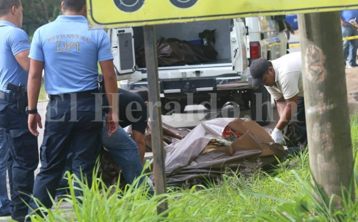 Matan a dos jóvenes y los dejan encostalados en la colonia Villeda Morales de la capital de Honduras