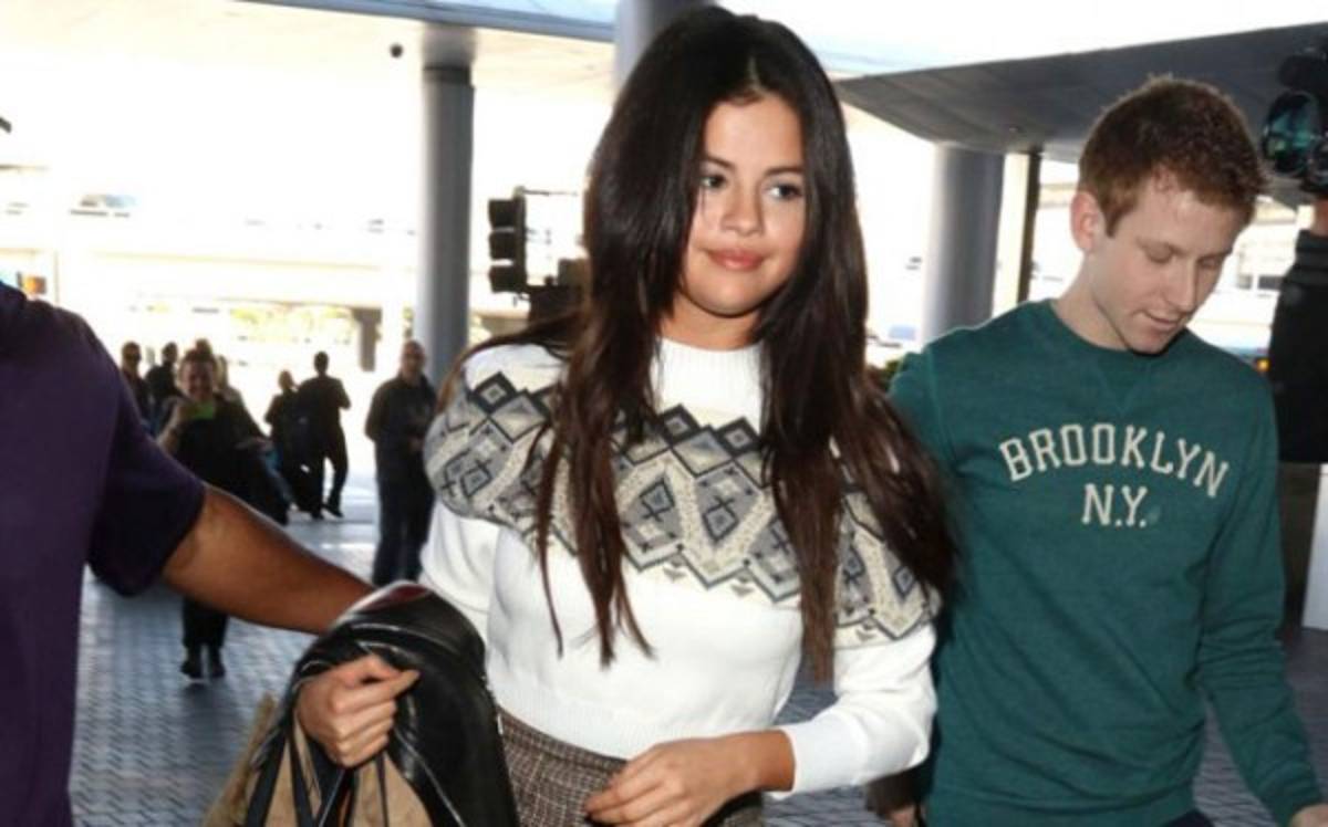 Selena Gómez luce un rostro irreconocible