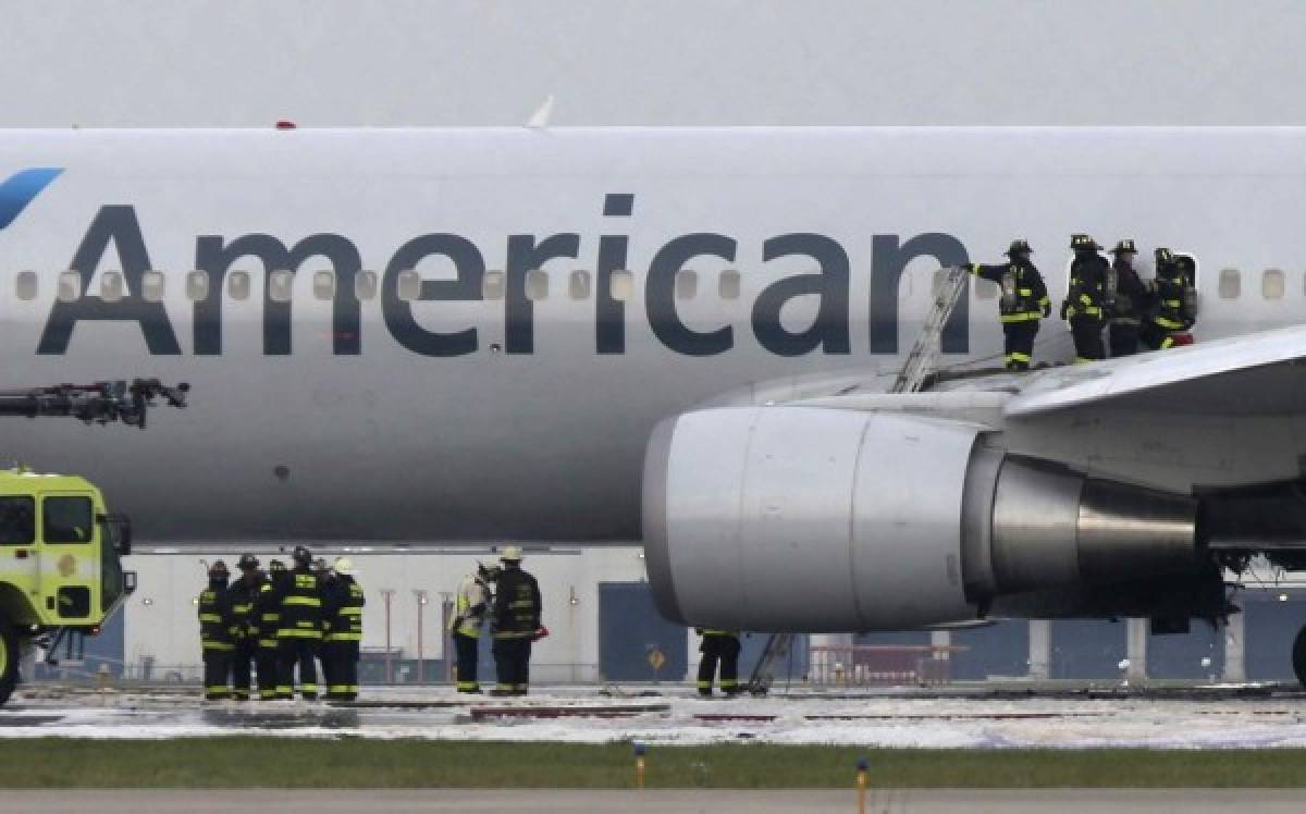 Ocho heridos al incendiarse avión en aeropuerto de Chicago