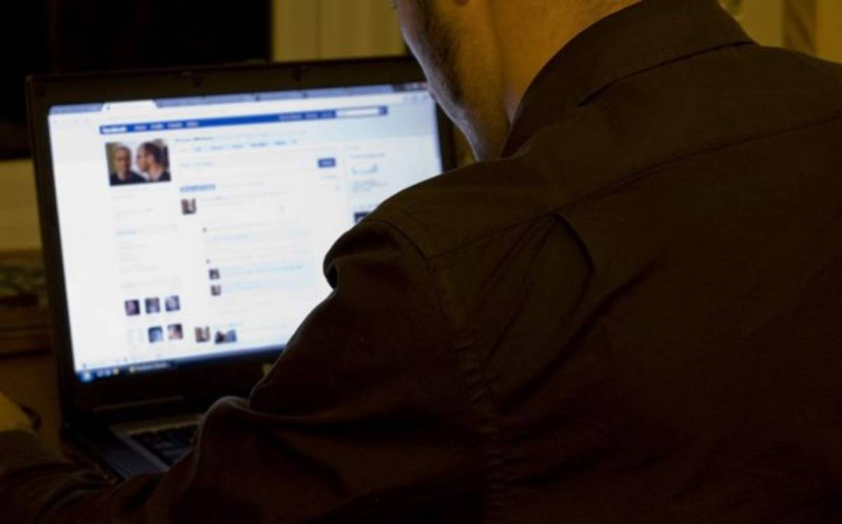 Albañil hondureño es acusado de estafar a través de Facebook