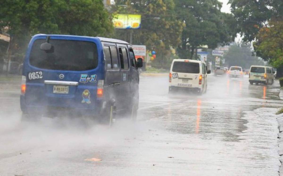 Huracán ingresaría a Honduras en las próximas 48 horas