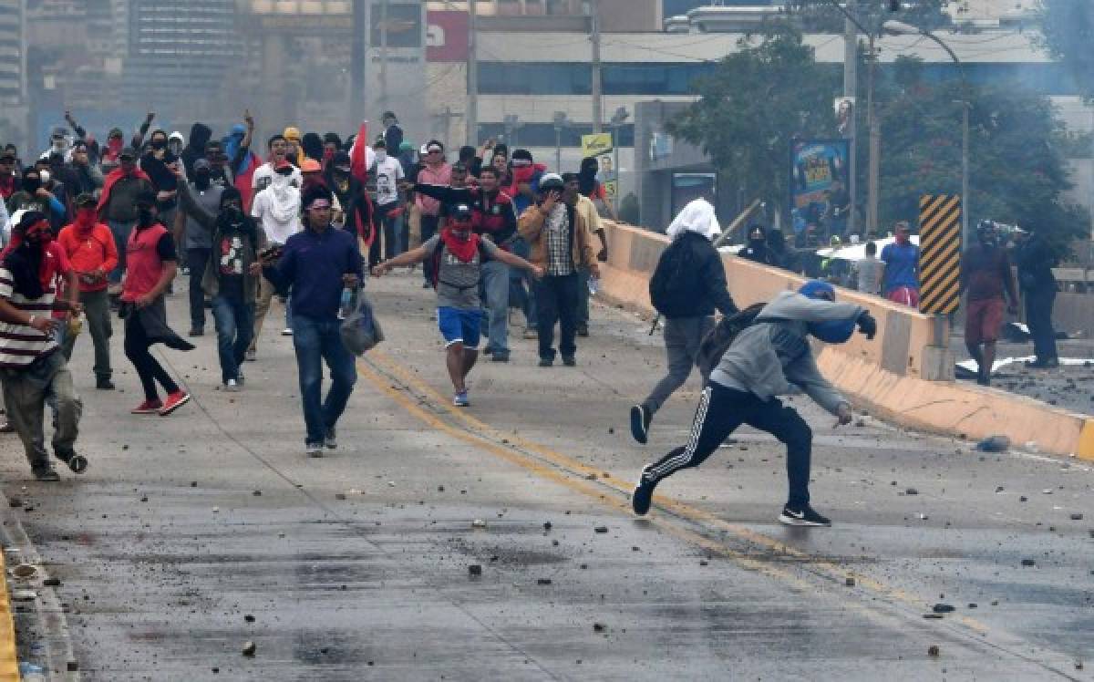 Manifestación deja destrozos a inmediaciones del bulevar Centroamérica