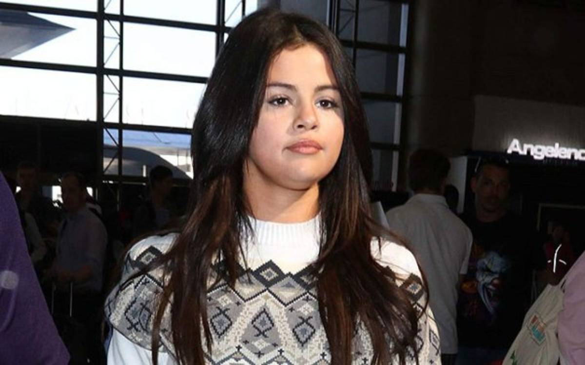 Selena Gómez luce un rostro irreconocible