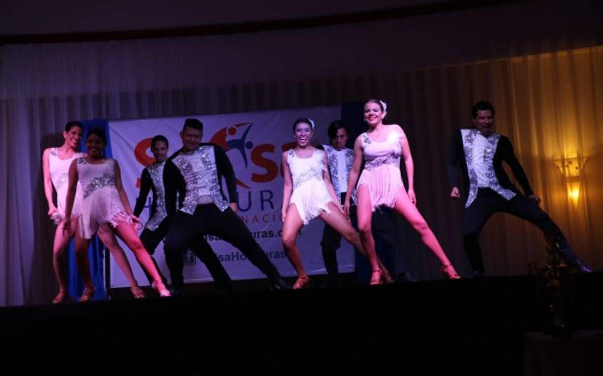 Kevin y Valeria, ganadores del Congreso de Salsa