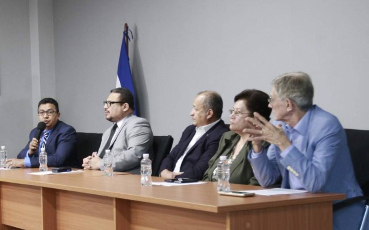 Comisión rechaza insinuaciones sobre revertir la depuración