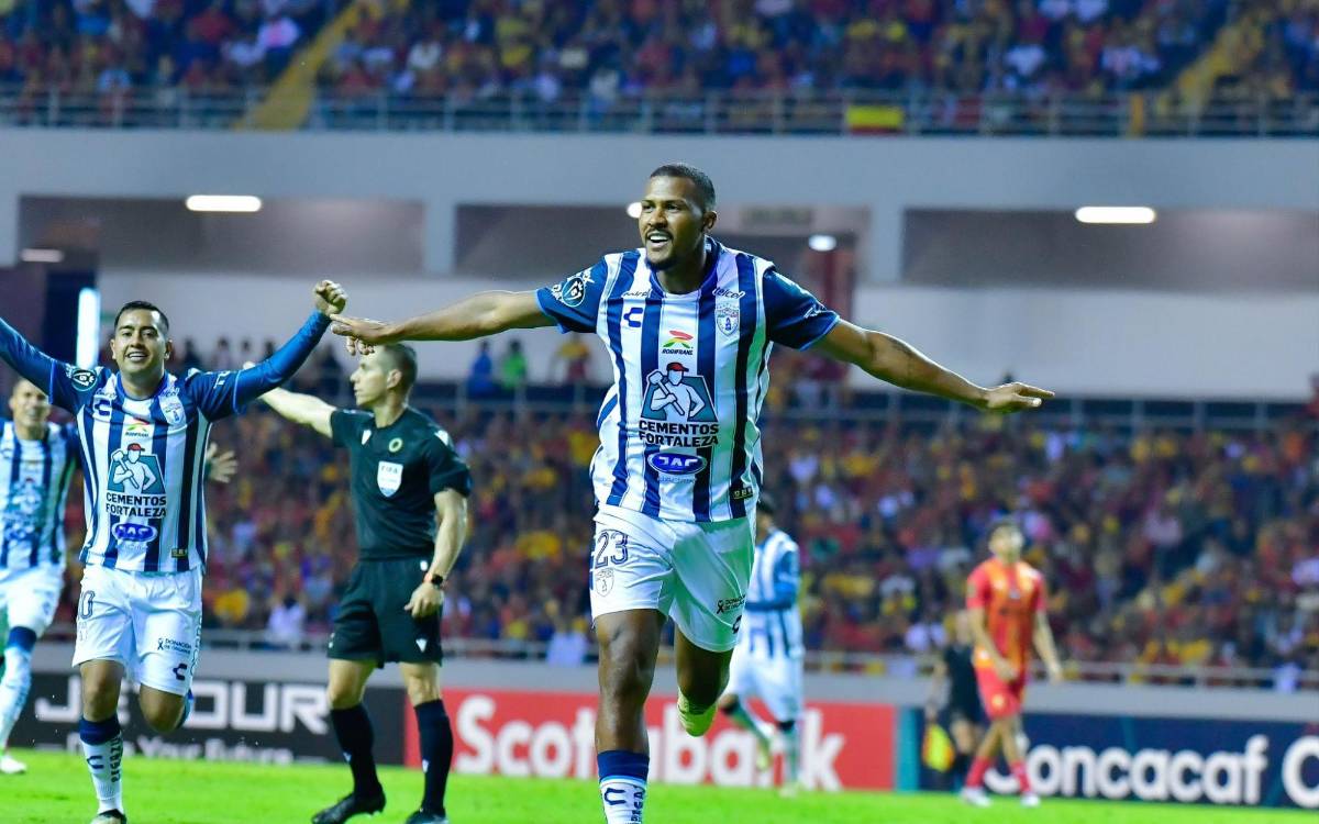 Salomón Rondón celebrando uno de sus tres goles en el encuentro.