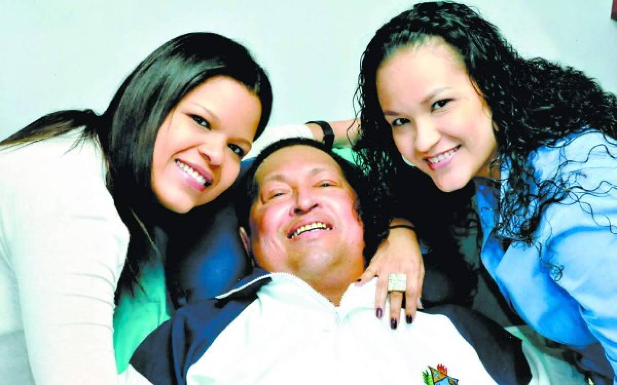 Hugo Chávez llevaba dos meses muerto