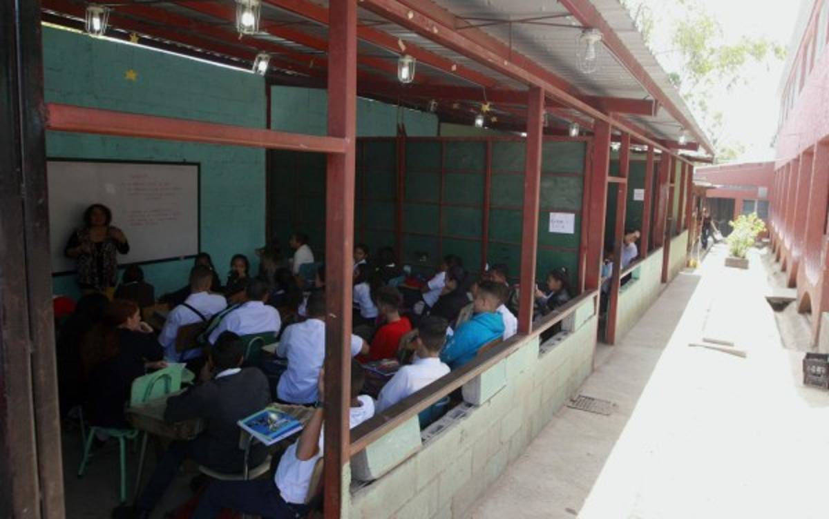 Honduras: Centros educativos capitalinos inician clases sin condiciones