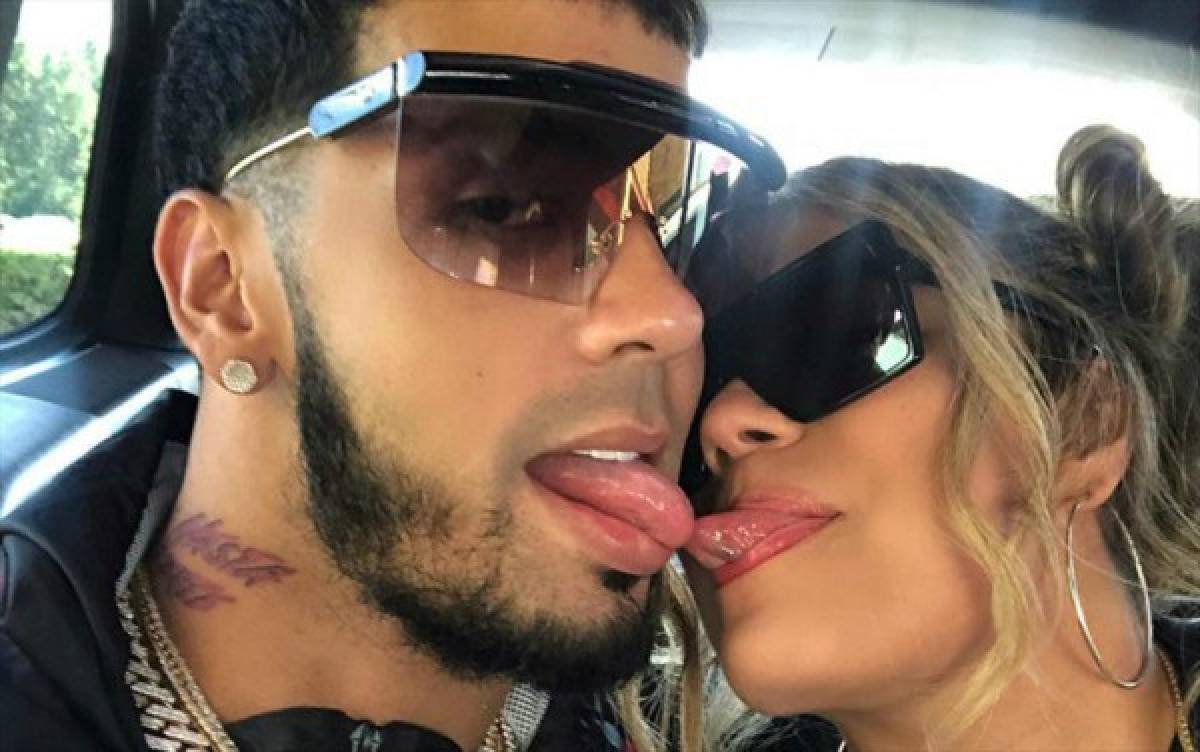 Anuel AA se hizo gigante tatuaje de Karol G en la espalda