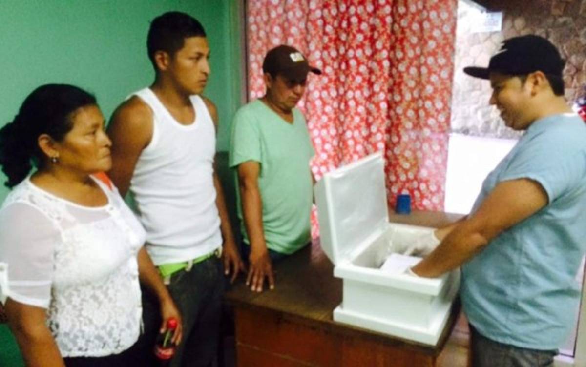 Siameses mueren a solo minutos de nacer en el Materno Infantil