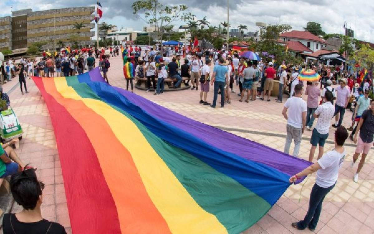 Justicia de Costa Rica ordena a Congreso derogar prohibición de matrimonio homosexual