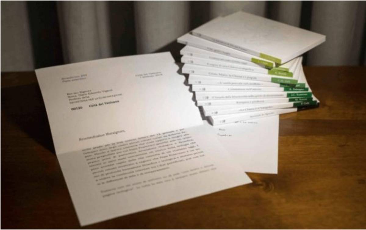 Vaticano alteró foto de carta donde Benedicto XVI elogia a Francisco