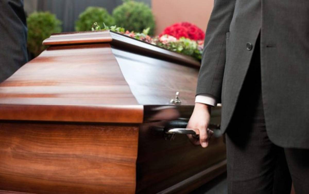 Llevan a mujer enferma a funeraria de Bolivia para esperar su muerte