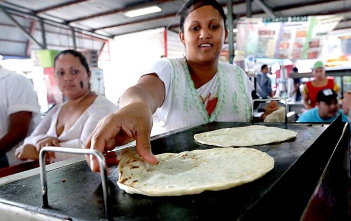Un recorrido por la Feria del Agricultor y el Artesano