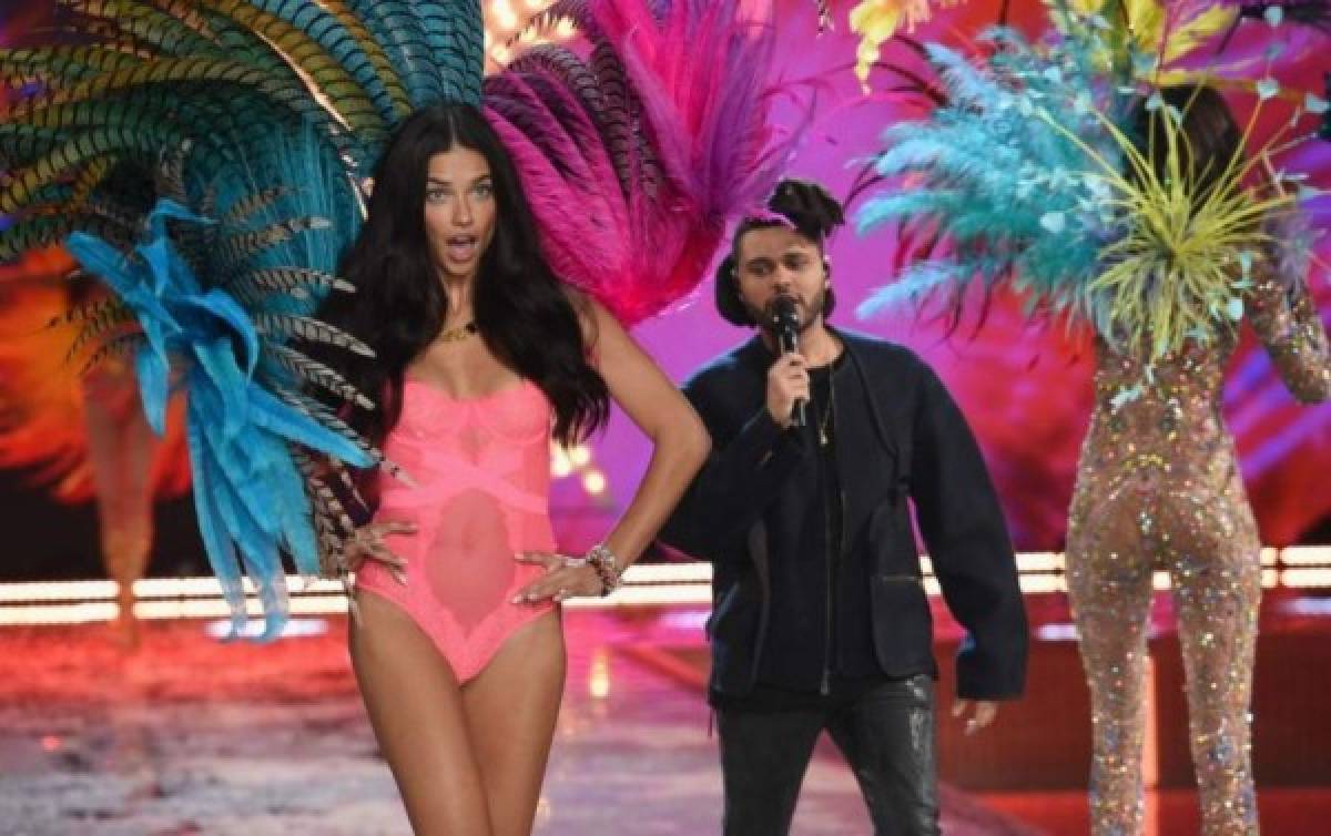 Súper modelo brasileña sorprende al subir foto media desnuda