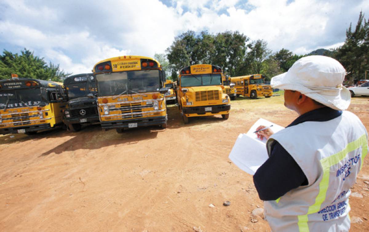 Decomisan 9 buses y 1 taxi polarizados