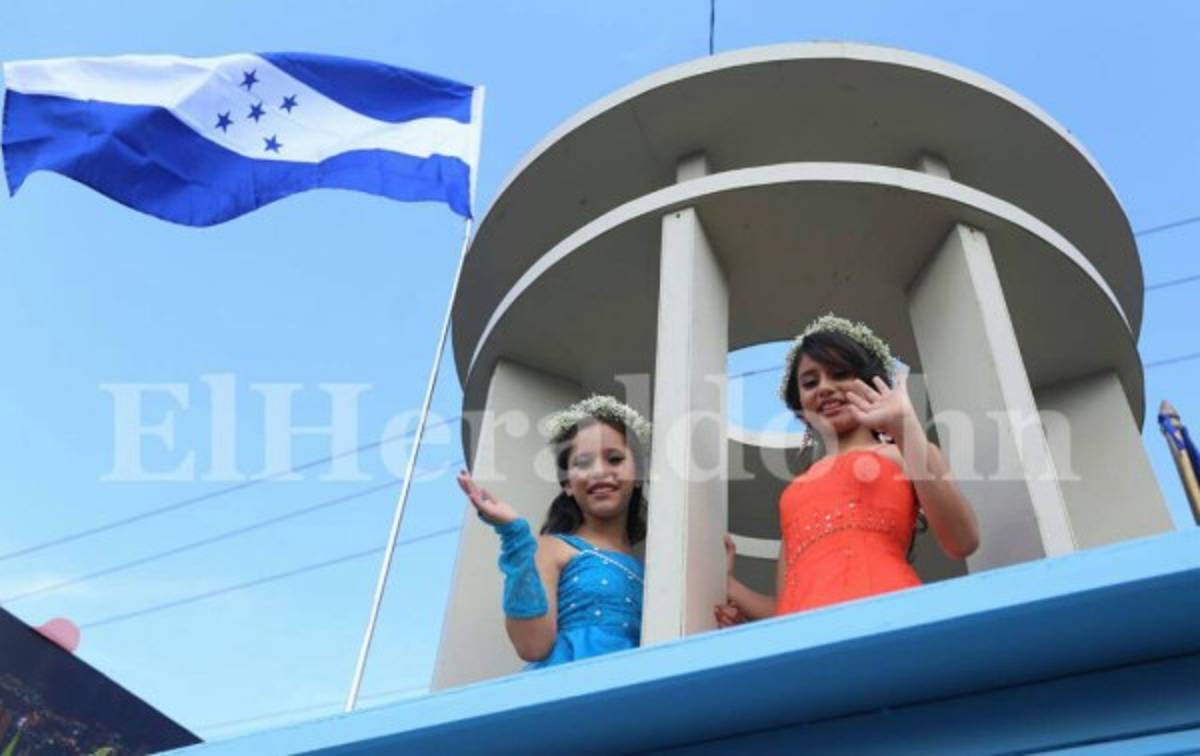 Tegucigalpa derrocha color y algarabía en el carnaval por su 438 aniversario