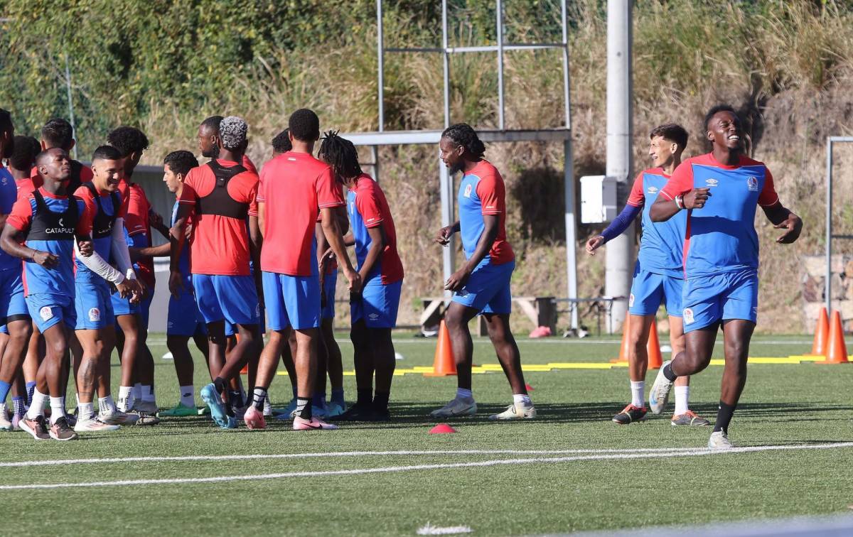 Jugador entrena solo y nuevas caras; la última práctica de Olimpia para debut en el Clausura