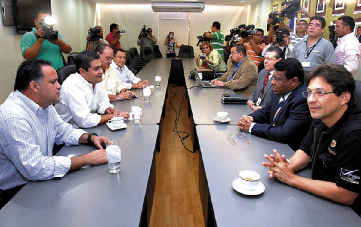 Medios oficiales no deben monopolizar resultados electorales