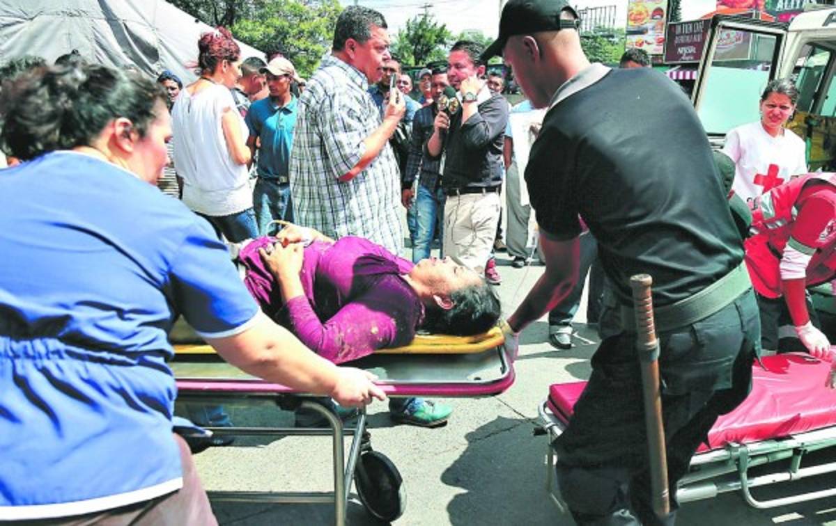 hasta en CArpas atendieron a los heridos en el HEU