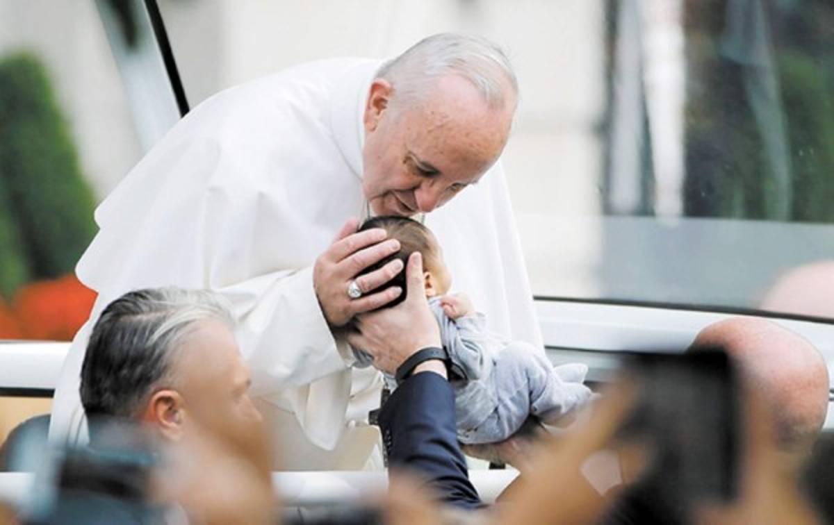Papa dona tecnología láser para hospitales de Nicaragua, Bolivia y Paraguay