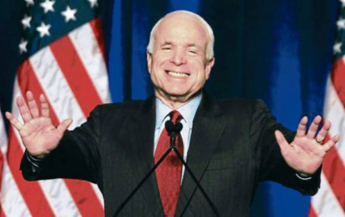 McCain intensifica ataque a Obama sobre Libia