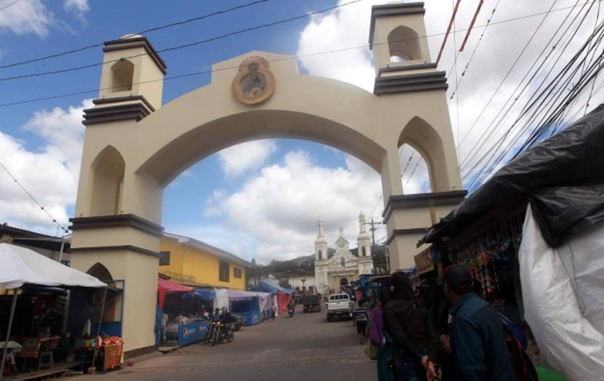 Aldea de Suyapa se inunda de comercio en los días de fiesta