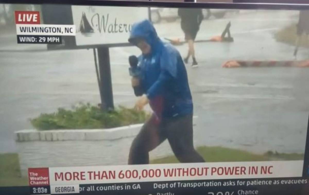 Periodista de Weather Channel finge que lucha contra el viento durante huracán Florence