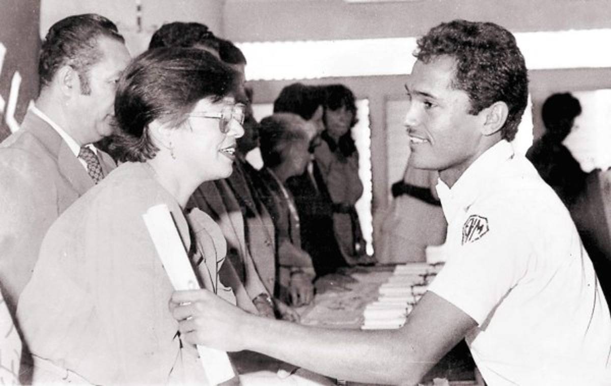 Director de EL HERALDO recibe el Álvaro Contreras