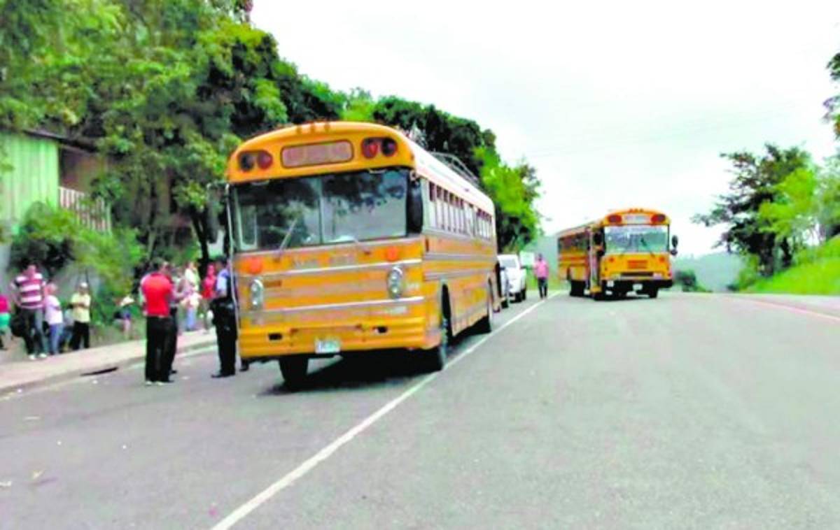 Una víctima mortal en ataque dentro de un autobús en Santa Bárbara