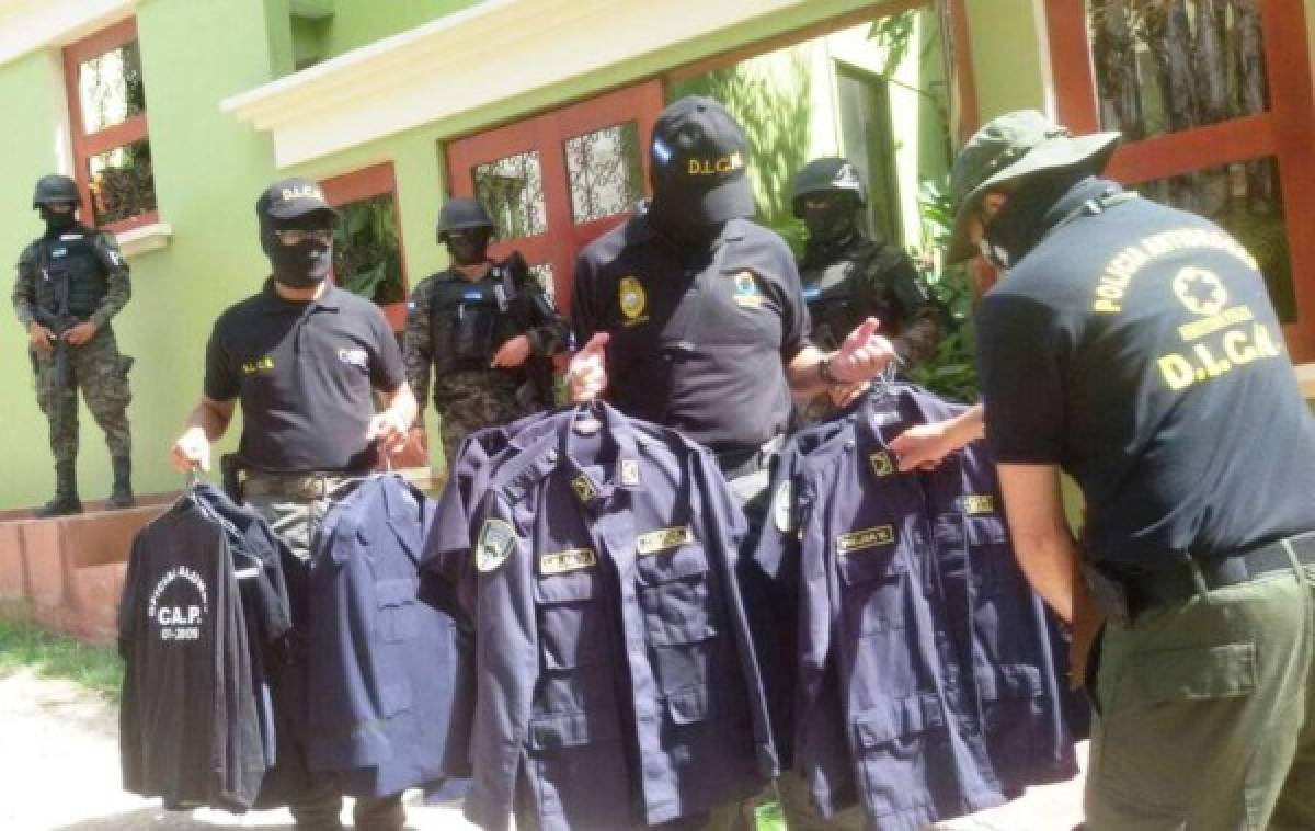 En la vivienda de Mario Mejía Vargas se encontró indumentaria policial.