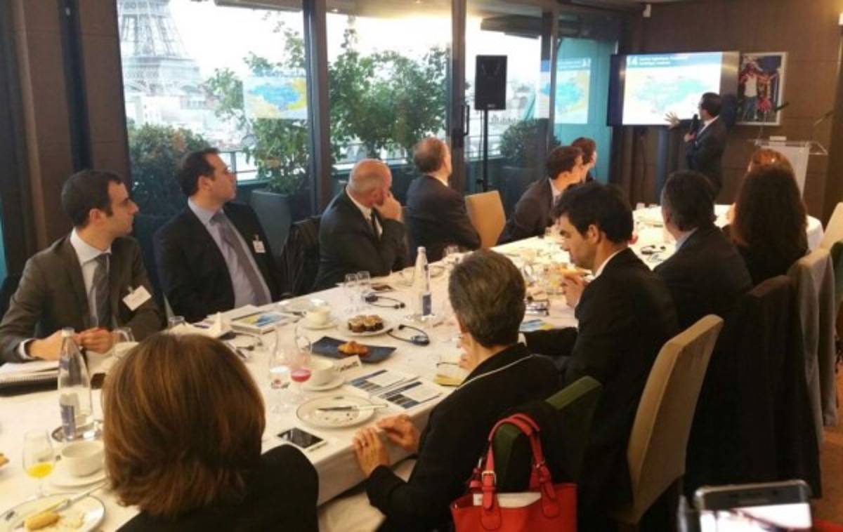 Hernández se reúne con miembros del Movimiento de Empresas de Francia