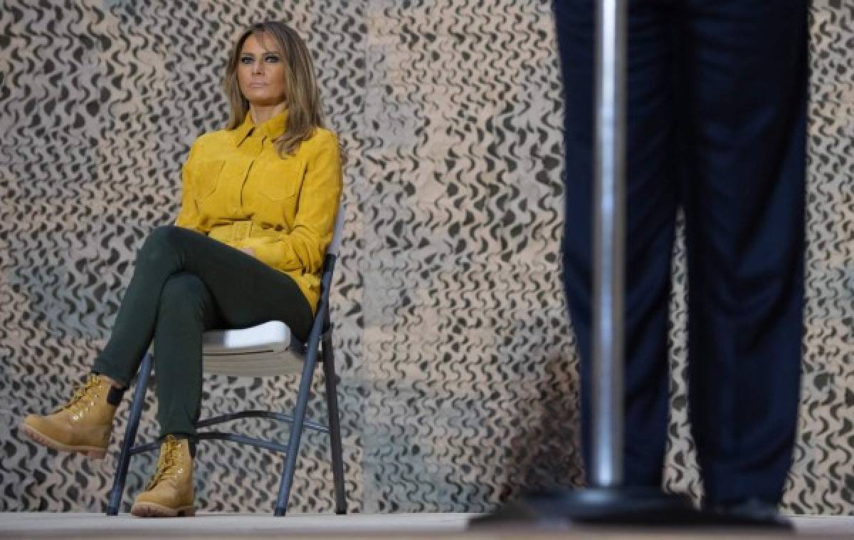 Melania Trump cambia sus tacones por botas de combate en visita a base de Irak