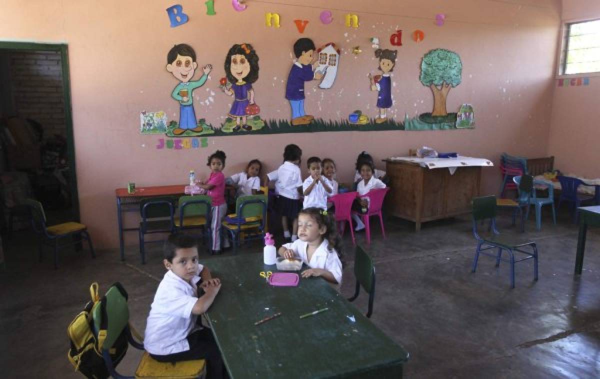 Padres anuncian protestas en contra de fusión de escuelas
